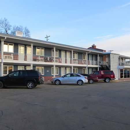 Midtown Western Inn - Карні Екстер'єр фото