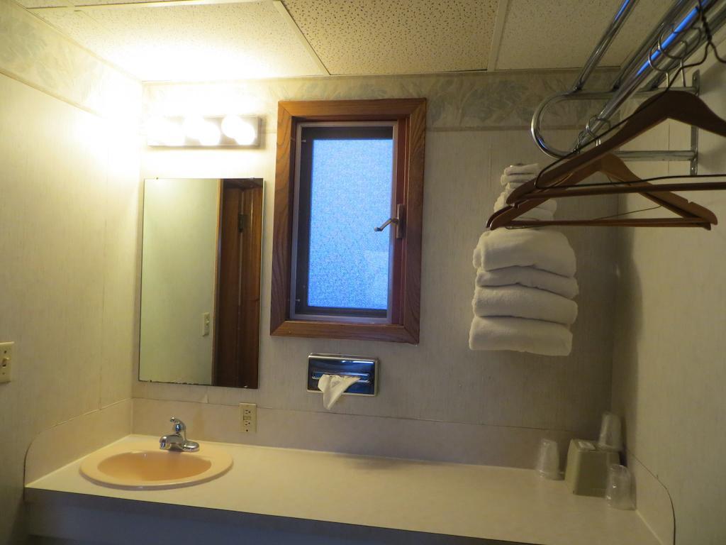 Midtown Western Inn - Карні Номер фото